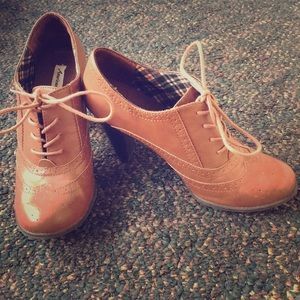 American Eagle Oxford-style shoes.